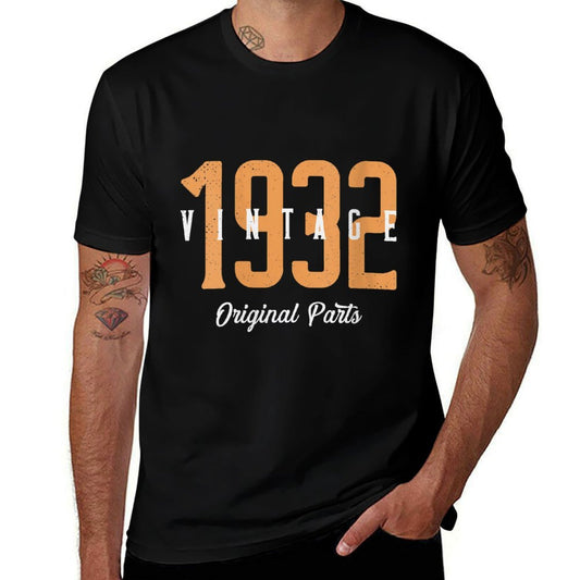 Womens Cool Vintage 90th Birthday Cool 1932 90 Years Old  Vintage-inspired T-Shirt